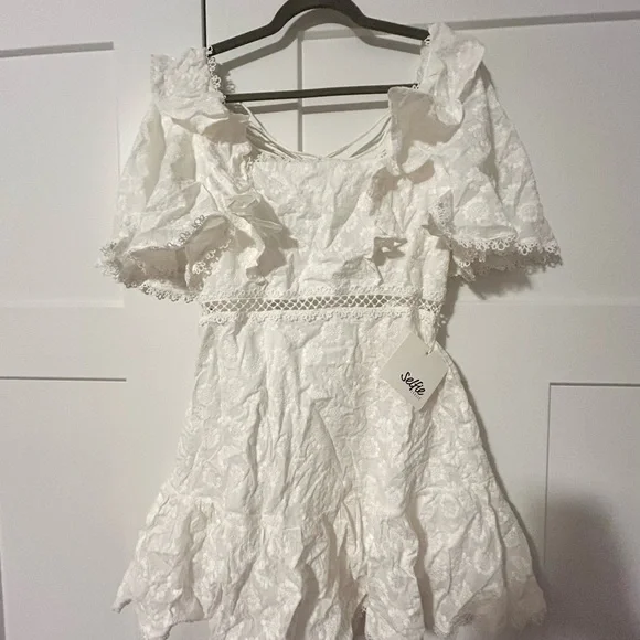 NEW Selfie Leslie: How Romantic Flounce Sleeve Lace-Up Back Dress - Picture 4 of 8